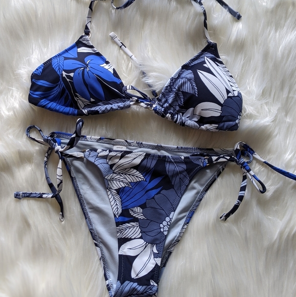 aerie Triangle Bikini Top and Cheeky Bikini Bottom - Picture 6 of 16